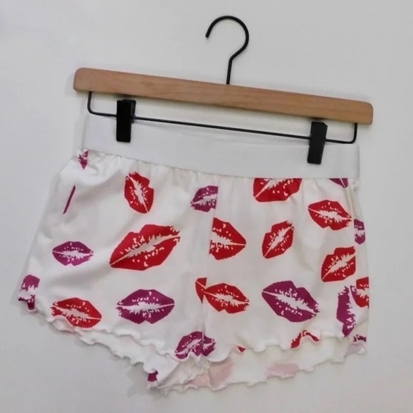 NEW!! HOT LIPS Lipstick Kiss Cropped Loungewear Two Piece Set Top Shorts Small - Picture 5 of 10